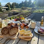 Le Hameau Du Montchervet Pensionat 3*